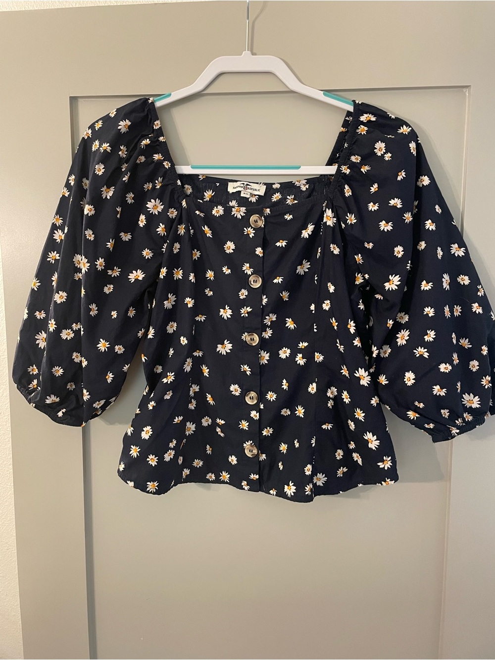 Daisy print Puff-Sleeve Button Front Top - Navy